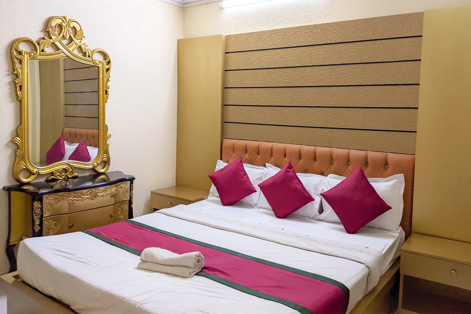 Deluxe Couple Bed