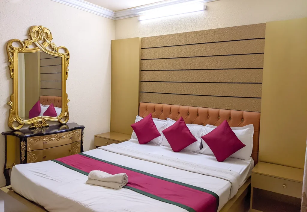 Deluxe Couple Bed IMG-2